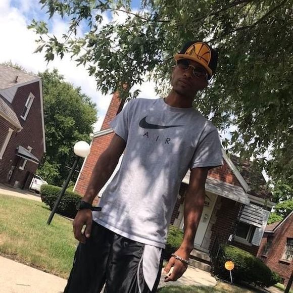 Meet your Posher, Deandre - Picture 1 of 1